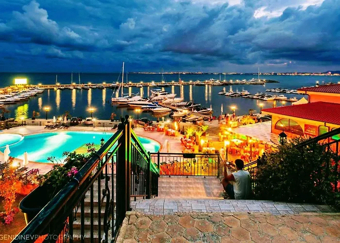 Harmony 18 Private 211 *